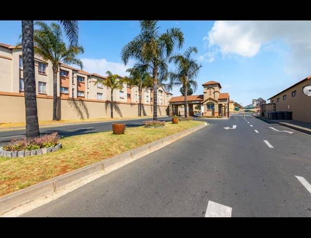 3 BEDROOM TOWNHOUSE FOR SALE IN ORMONDE